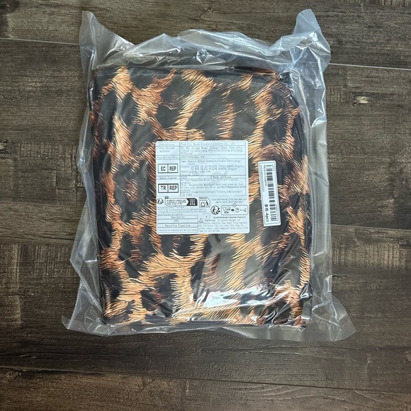 🐾🐾 Leopard Print 4 PC Shower Set  🐾🐾 - Picture 1 of 1